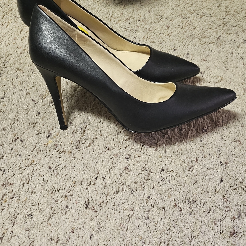Nine West Black Pointed Toe Heels